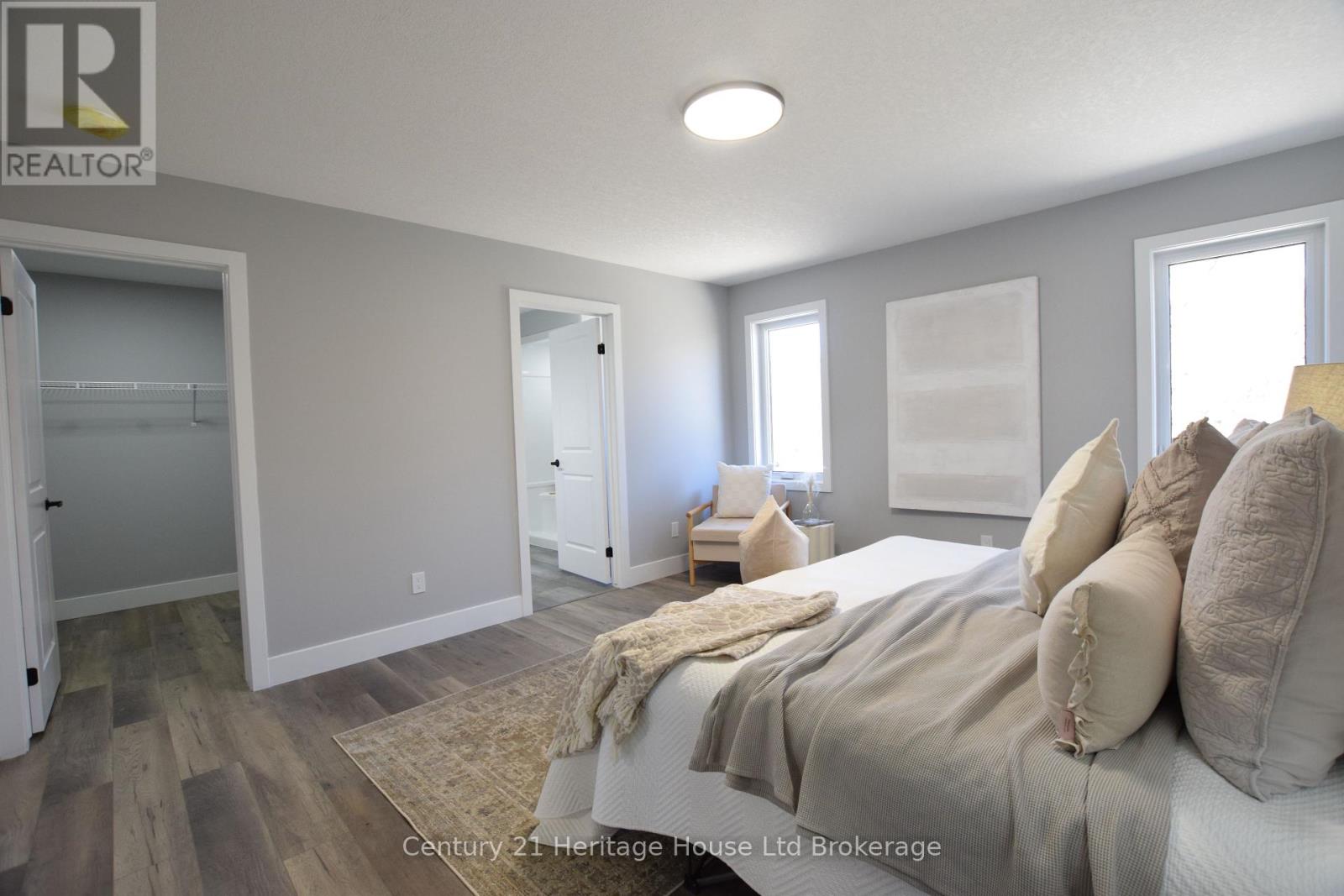 Photo 22 of 305 Simcoe Street, Woodstock ON