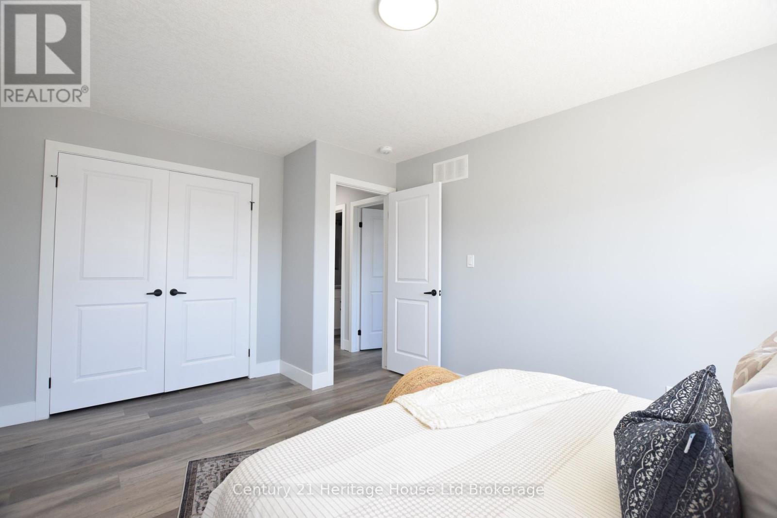 Photo 35 of 305 Simcoe Street, Woodstock ON