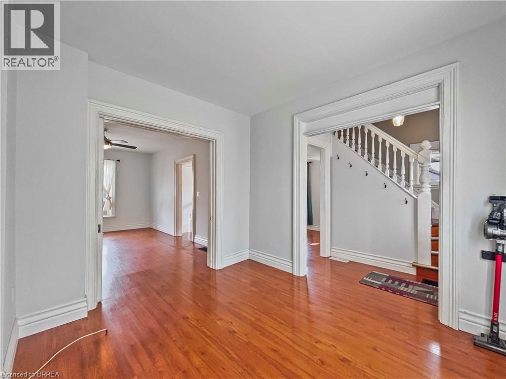 Photo 12 of 86 Arthur Street, Brantford ON