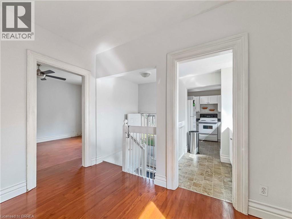 Photo 4 of 86 Arthur Street, Brantford ON