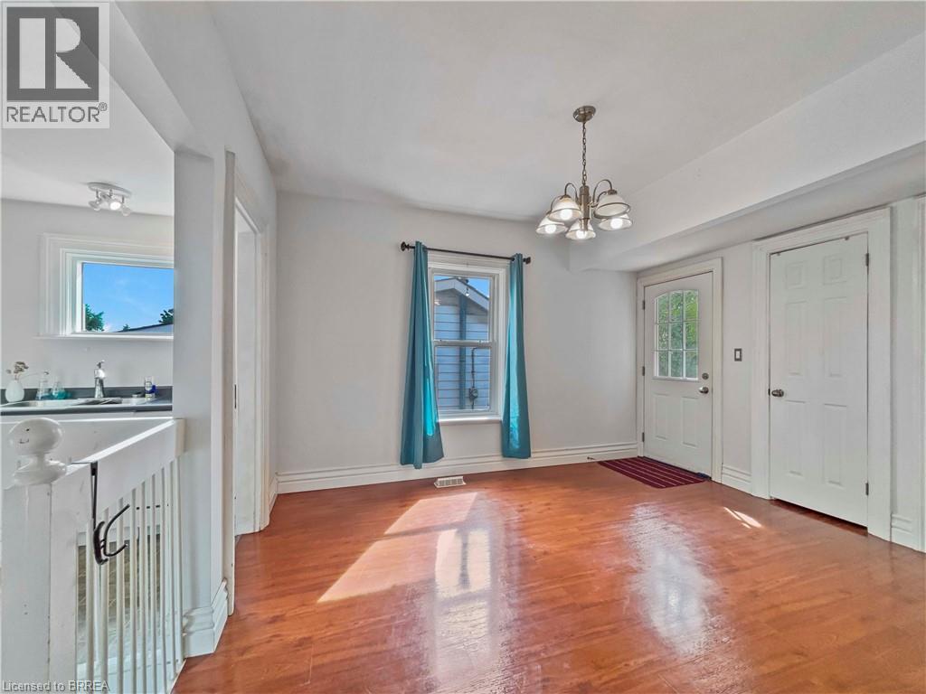 Photo 5 of 86 Arthur Street, Brantford ON