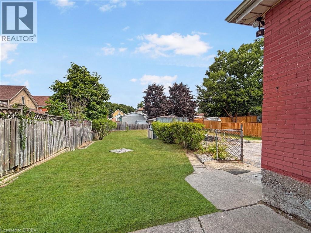 Photo 21 of 86 Arthur Street, Brantford ON