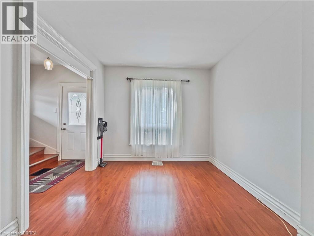 Photo 11 of 86 Arthur Street, Brantford ON
