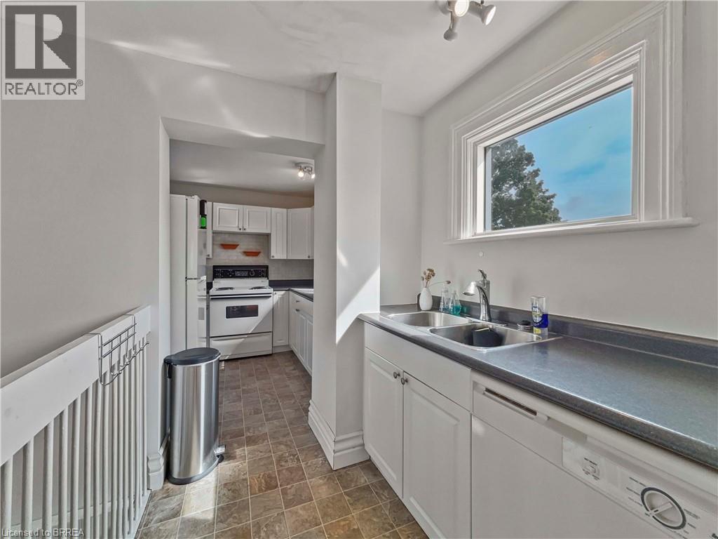 Photo 6 of 86 Arthur Street, Brantford ON