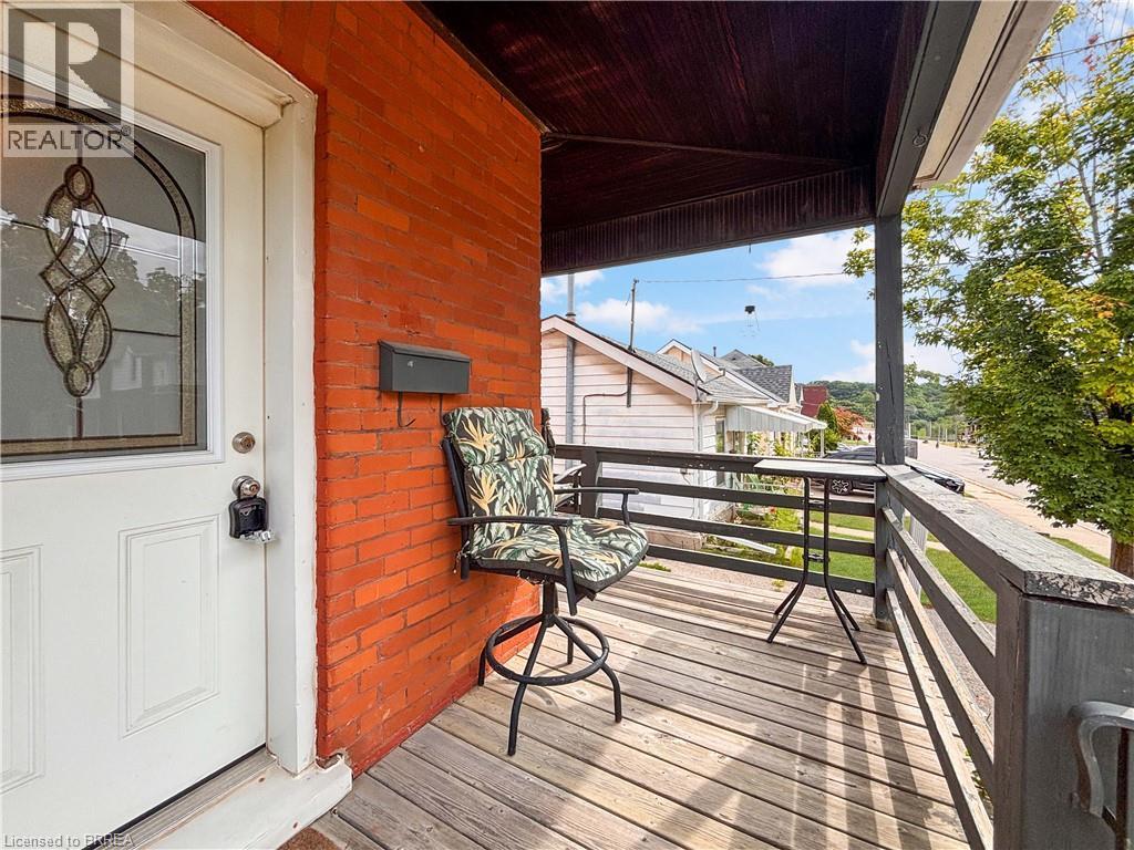 Photo 3 of 86 Arthur Street, Brantford ON
