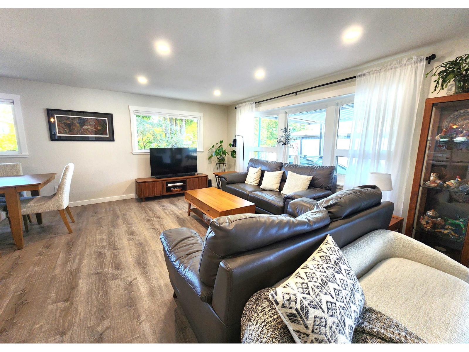 Photo 7 of 51 1840 160 Street, Surrey BC