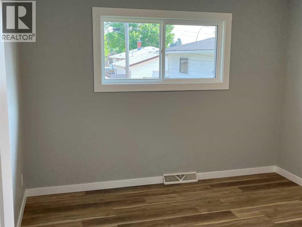 Photo 17 of 71 Fyffe Road Se, Calgary AB