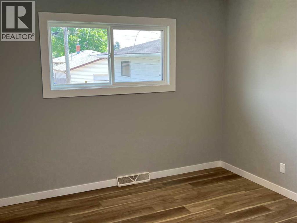 Photo 18 of 71 Fyffe Road Se, Calgary AB