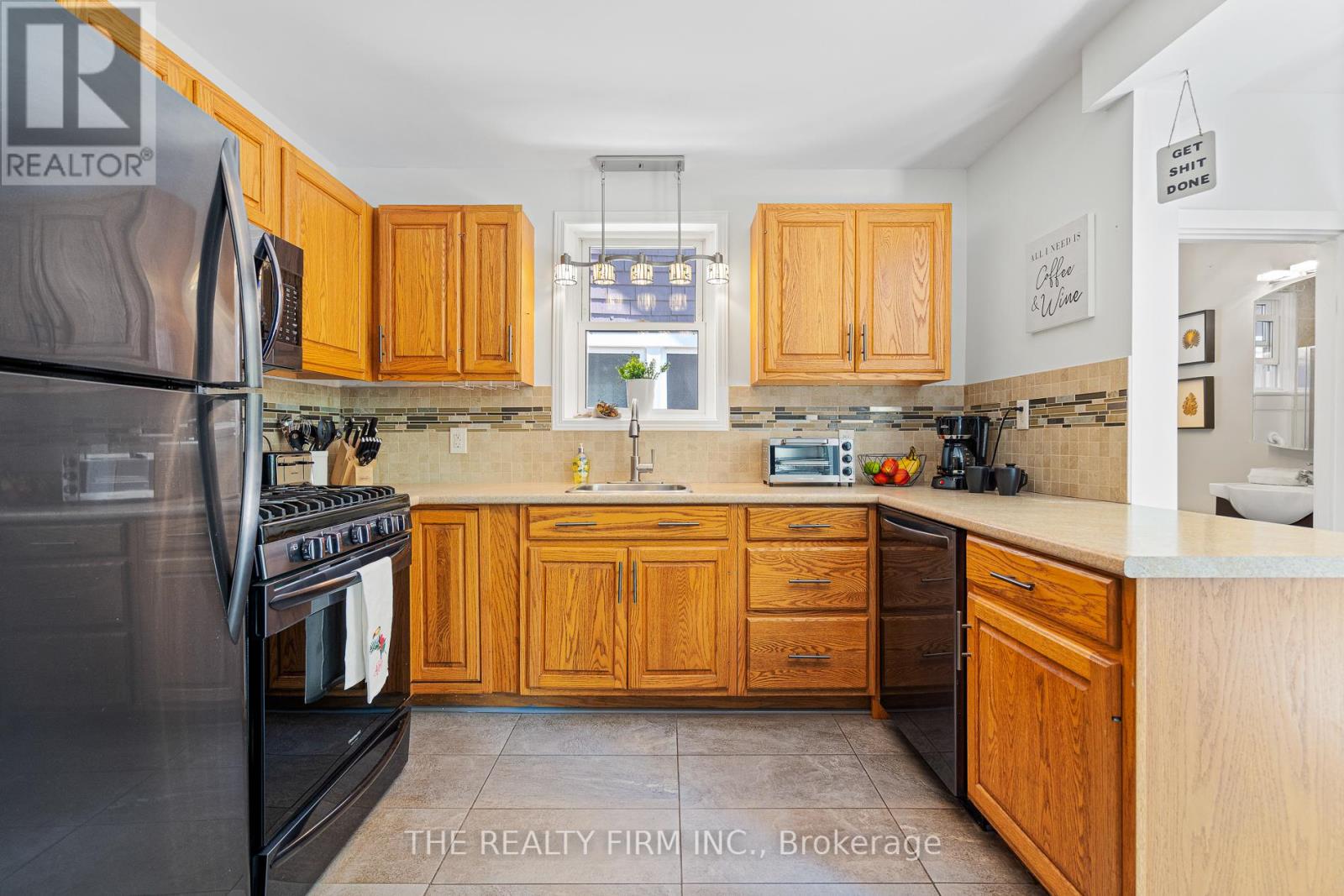 Photo 10 of 46 Belfast Road S, Fort Erie ON