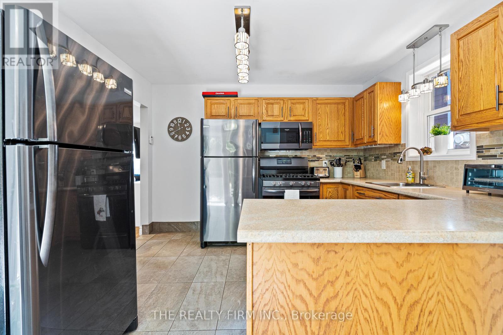 Photo 11 of 46 Belfast Road S, Fort Erie ON