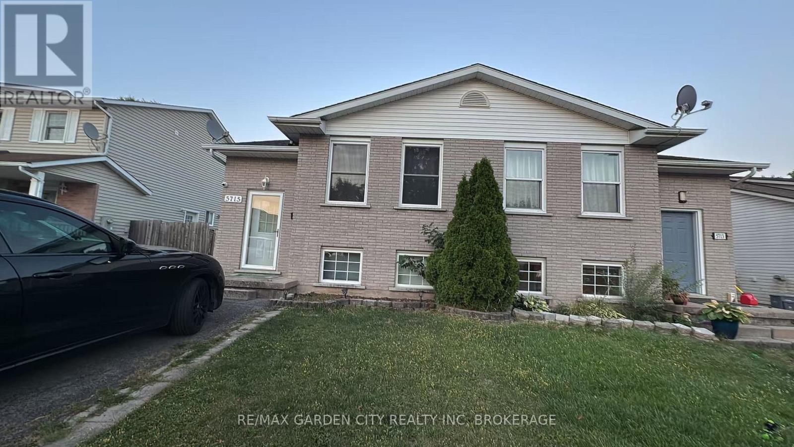 Photo 1 of 5715 Deerbrook Street, Niagara Falls ON