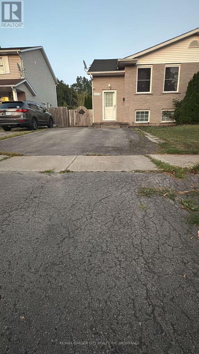 Photo 4 of 5715 Deerbrook Street, Niagara Falls ON