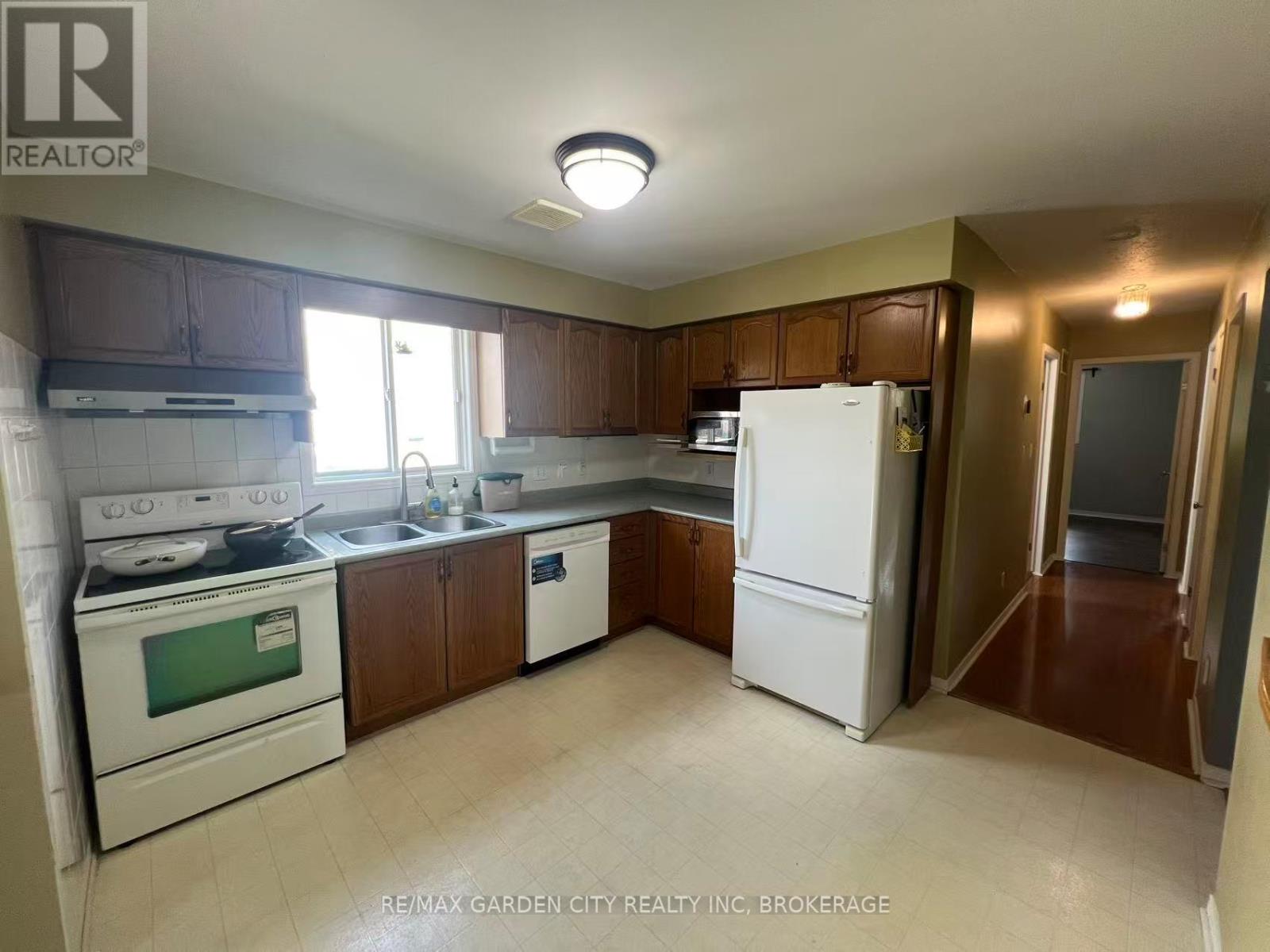 Photo 7 of 5715 Deerbrook Street, Niagara Falls ON