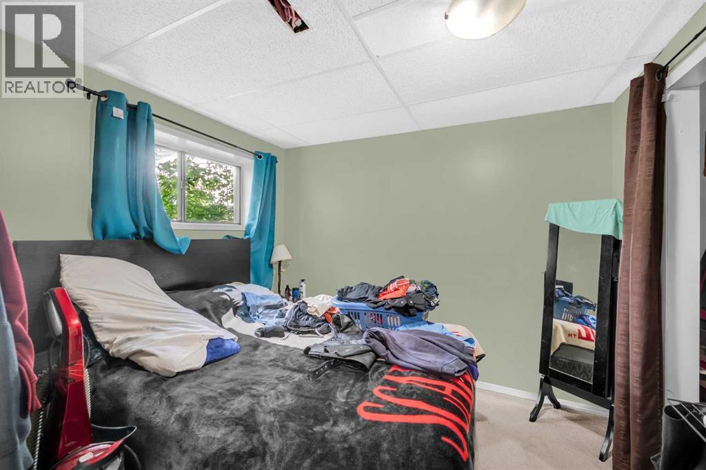 Single Family House Bi-level for Sale in  Fallingworth Place Falconridge Calgary 