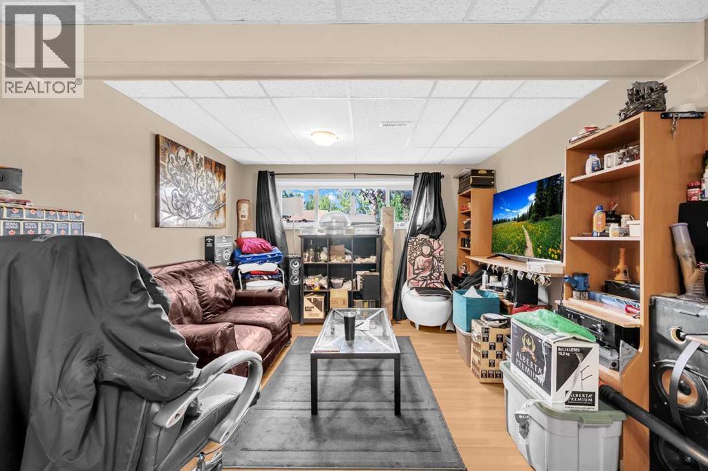 Single Family House Bi-level for Sale in  Fallingworth Place Falconridge Calgary 