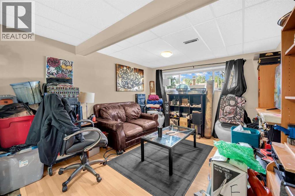 Single Family House Bi-level for Sale in  Fallingworth Place Falconridge Calgary 