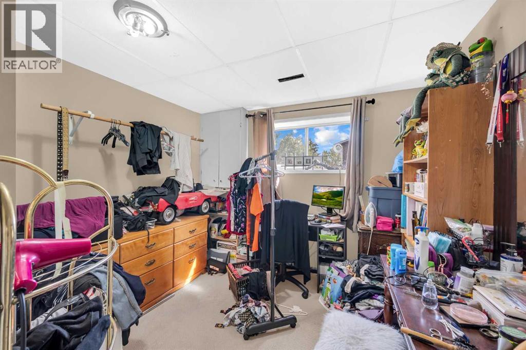 Single Family House Bi-level for Sale in  Fallingworth Place Falconridge Calgary 