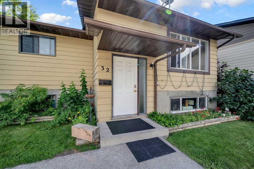 Single Family House Bi-level for Sale in  Fallingworth Place Falconridge Calgary 