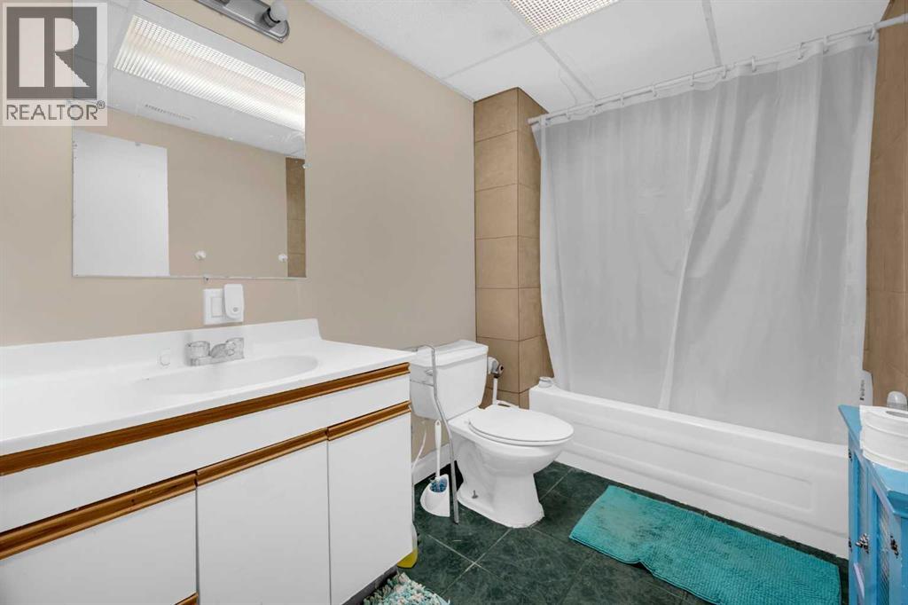 Single Family House Bi-level for Sale in  Fallingworth Place Falconridge Calgary 