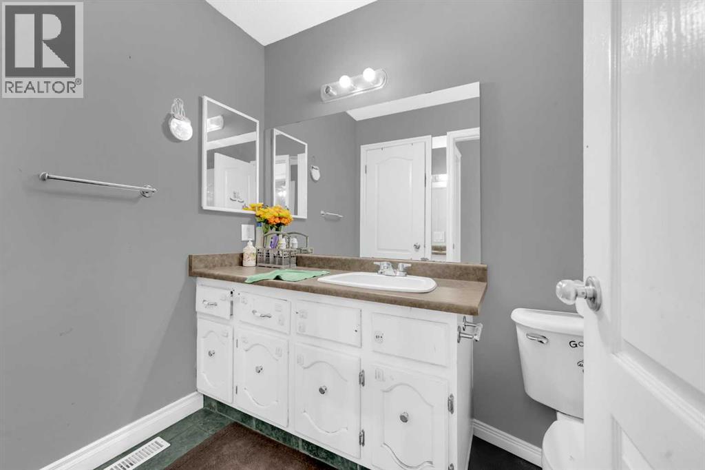 Single Family House Bi-level for Sale in  Fallingworth Place Falconridge Calgary 