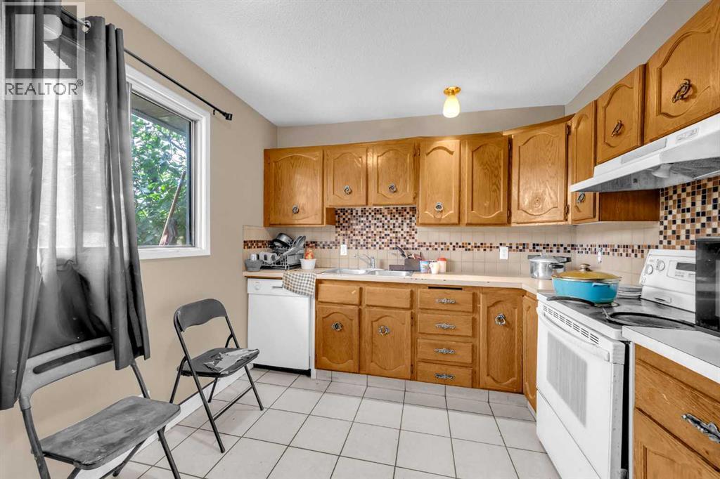 Single Family House Bi-level for Sale in  Fallingworth Place Falconridge Calgary 