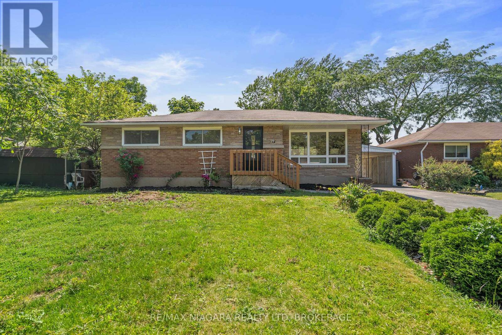 Photo 1 of 21 Brookdale Avenue, St Catharines ON
