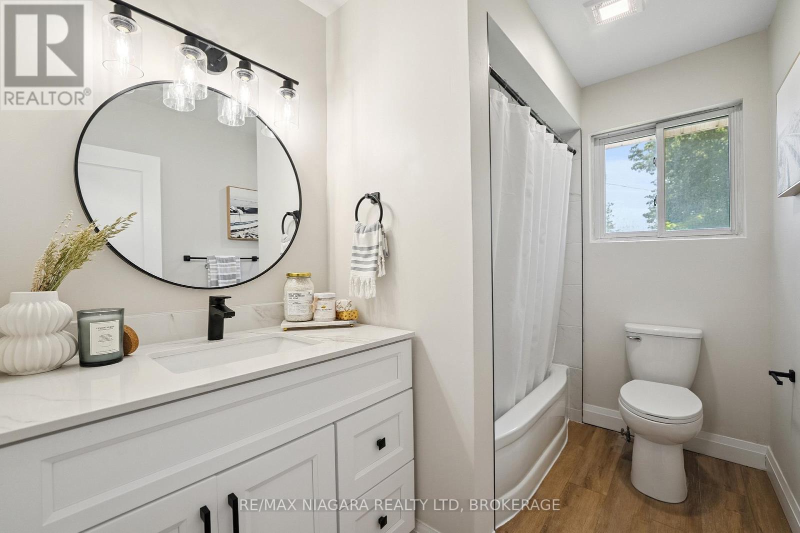 Photo 12 of 21 Brookdale Avenue, St Catharines ON