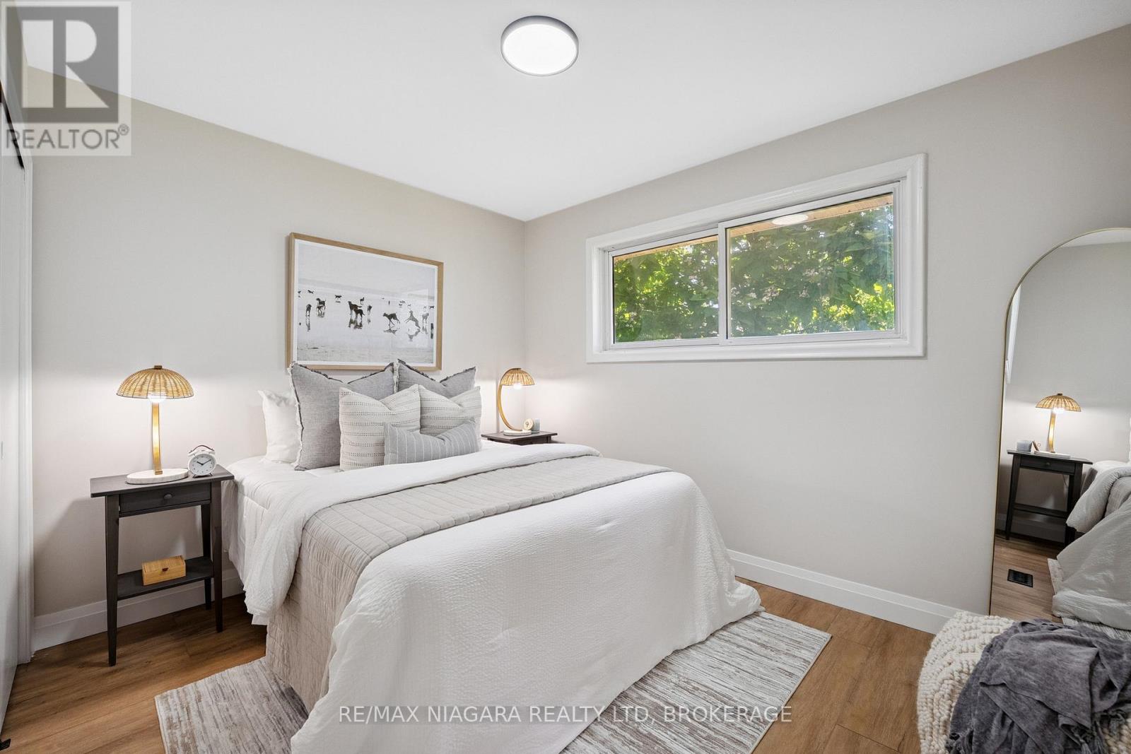 Photo 13 of 21 Brookdale Avenue, St Catharines ON