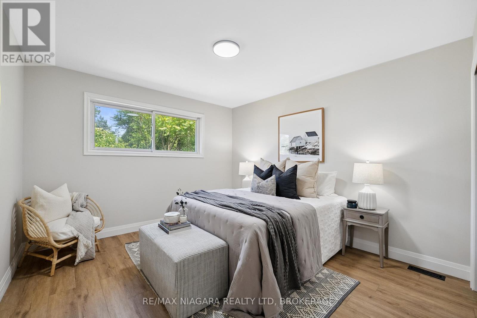 Photo 16 of 21 Brookdale Avenue, St Catharines ON