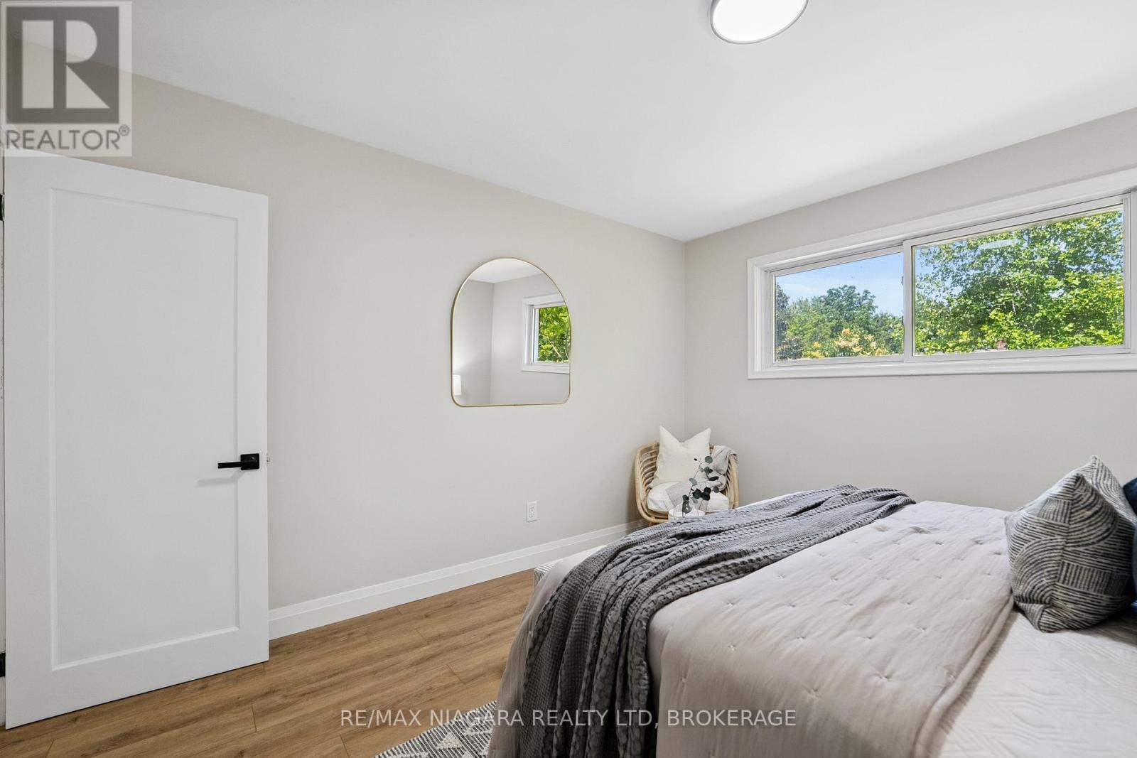 Photo 17 of 21 Brookdale Avenue, St Catharines ON