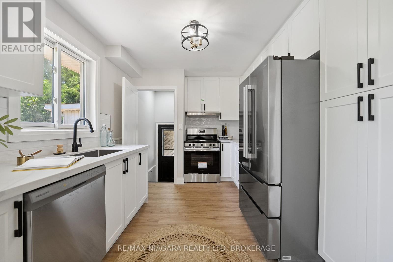 Photo 8 of 21 Brookdale Avenue, St Catharines ON
