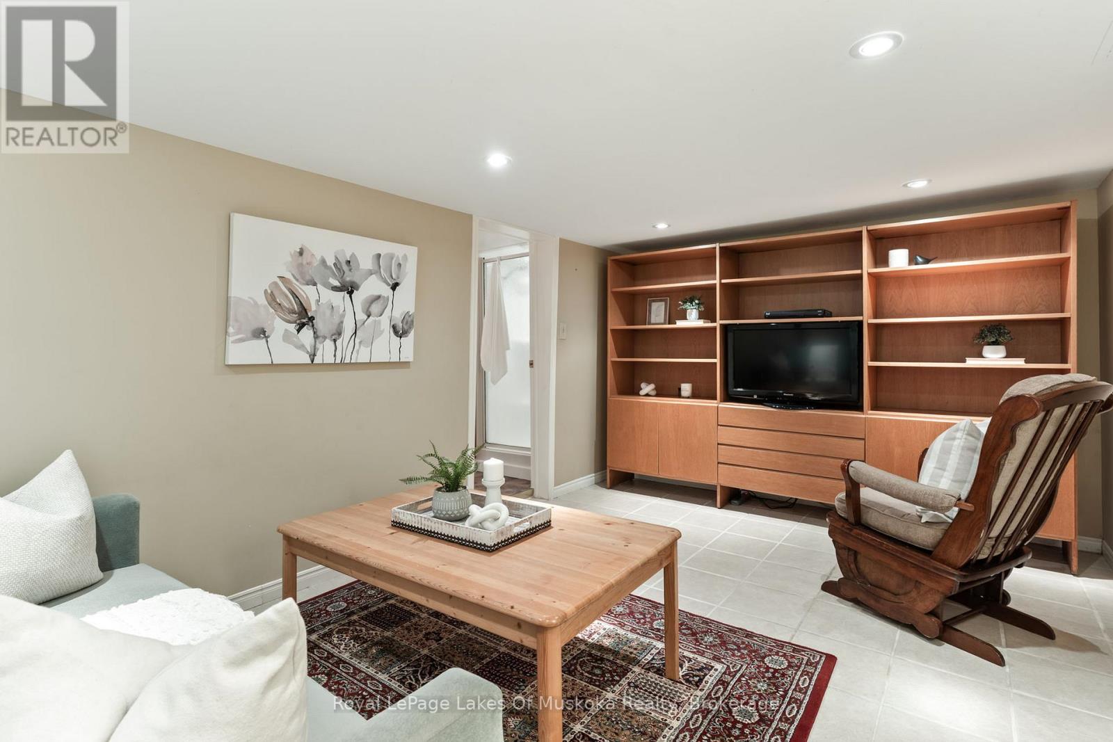 Photo 33 of 229 Fraserburg Road, Bracebridge ON