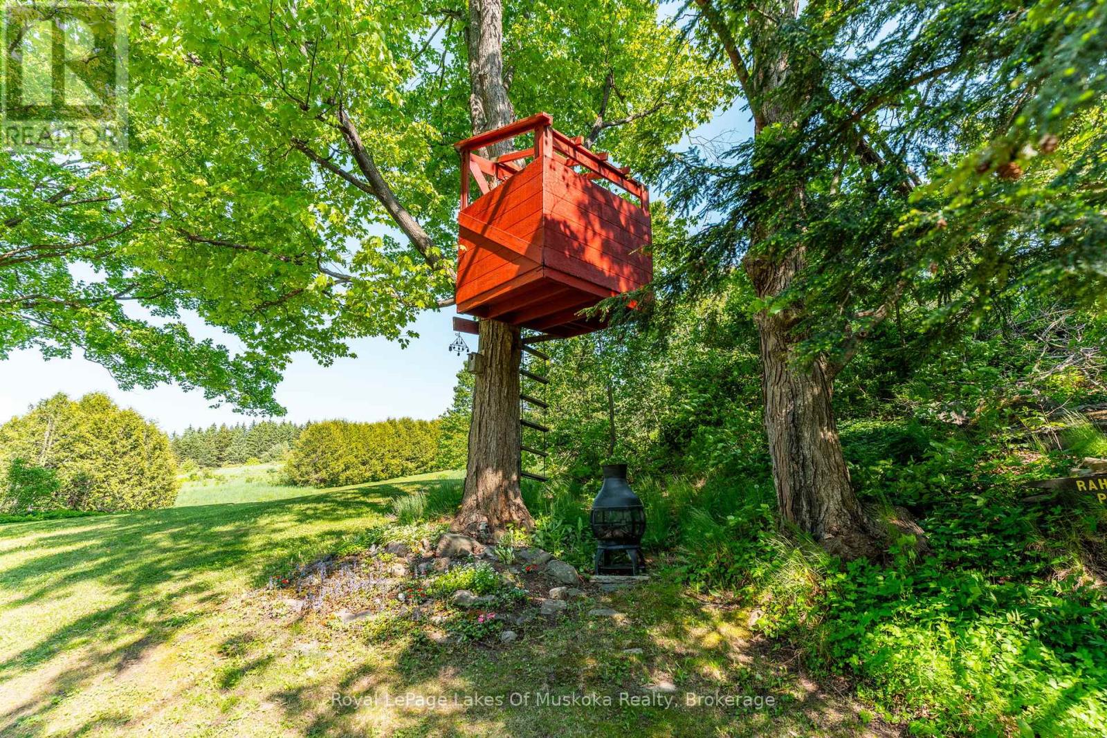Photo 20 of 229 Fraserburg Road, Bracebridge ON