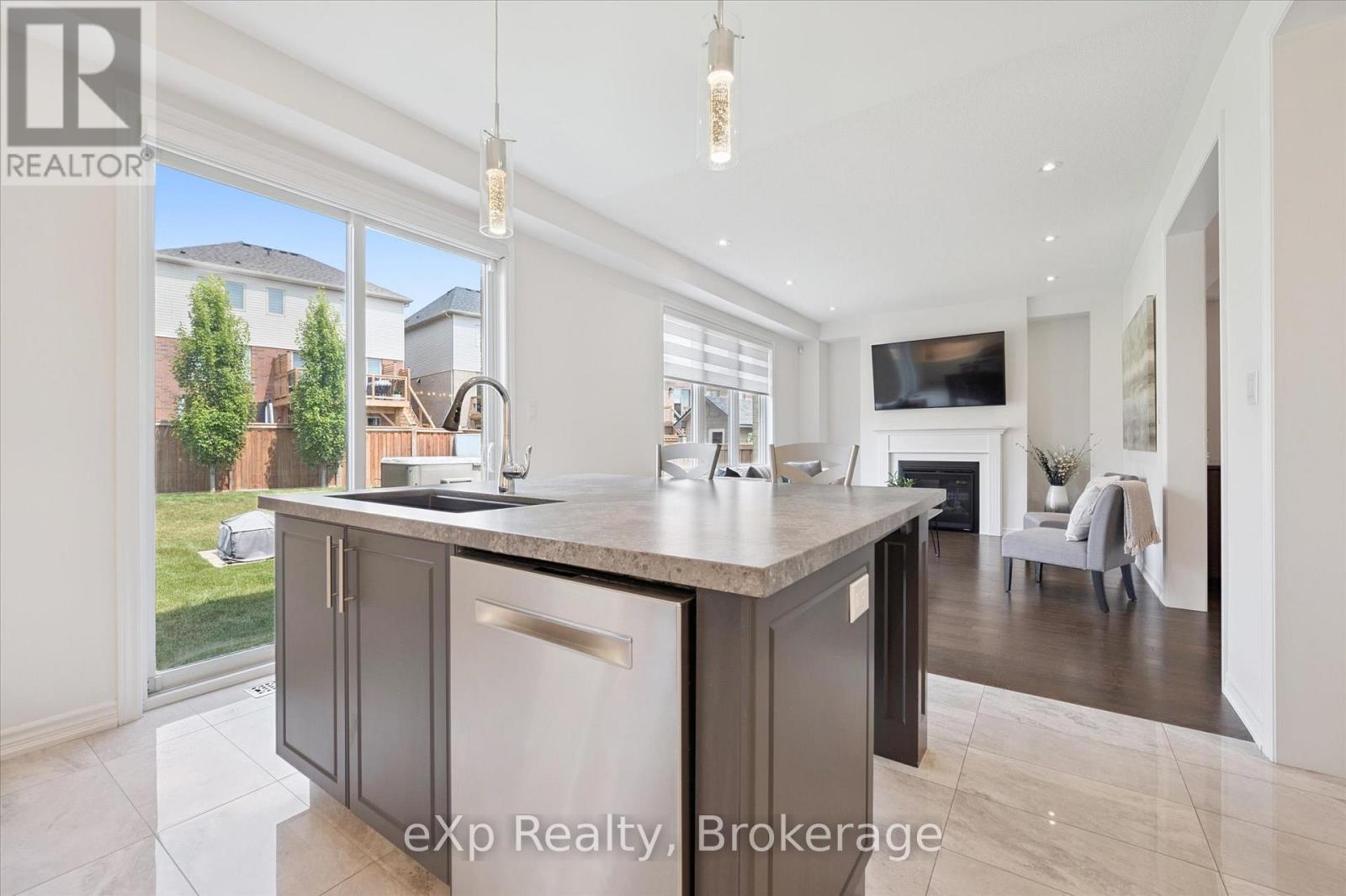 Photo 14 of 50 Elliot Avenue E, Centre Wellington ON
