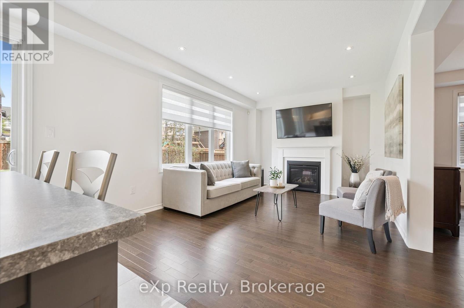 Photo 15 of 50 Elliot Avenue E, Centre Wellington ON
