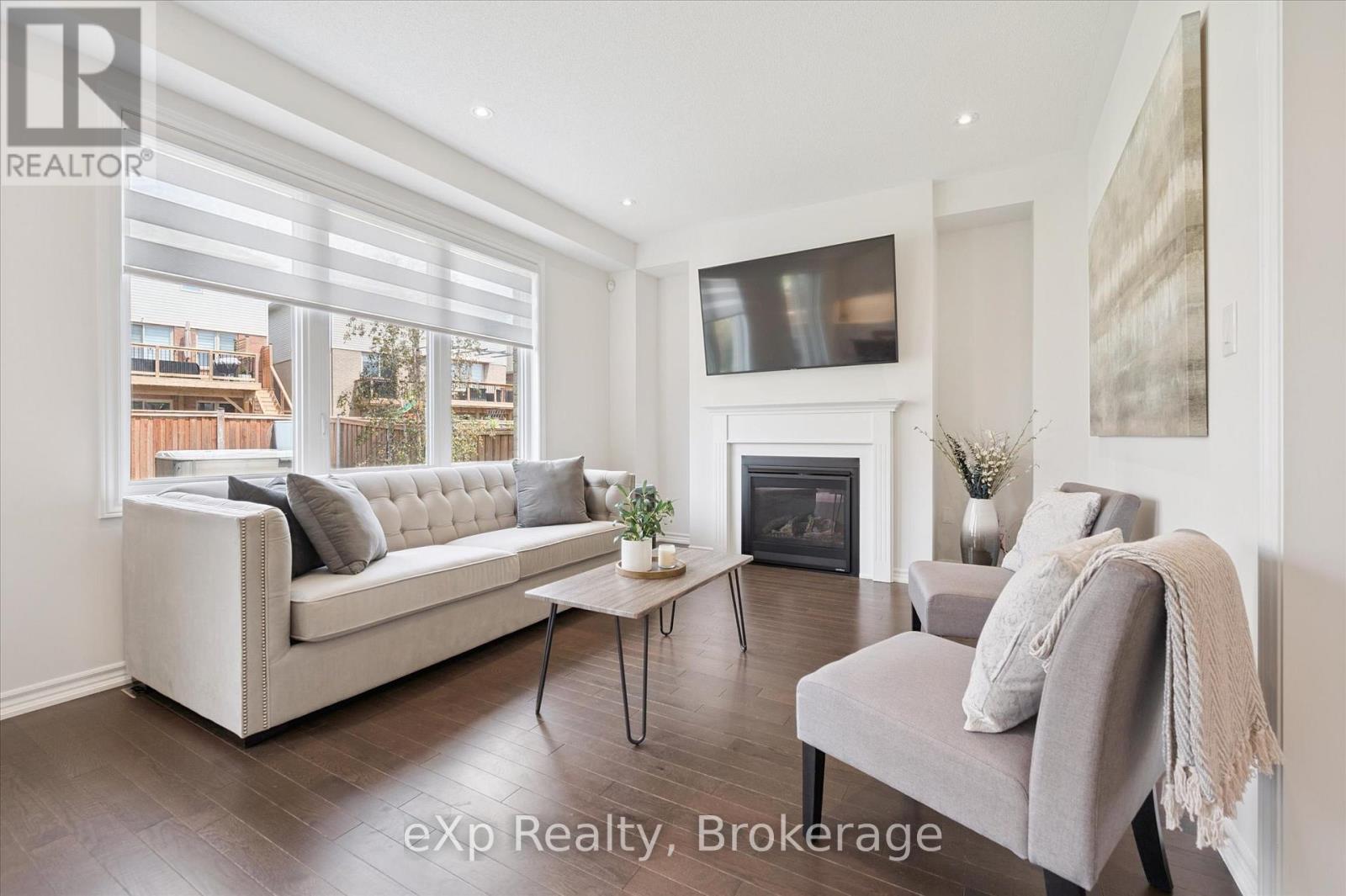 Photo 16 of 50 Elliot Avenue E, Centre Wellington ON