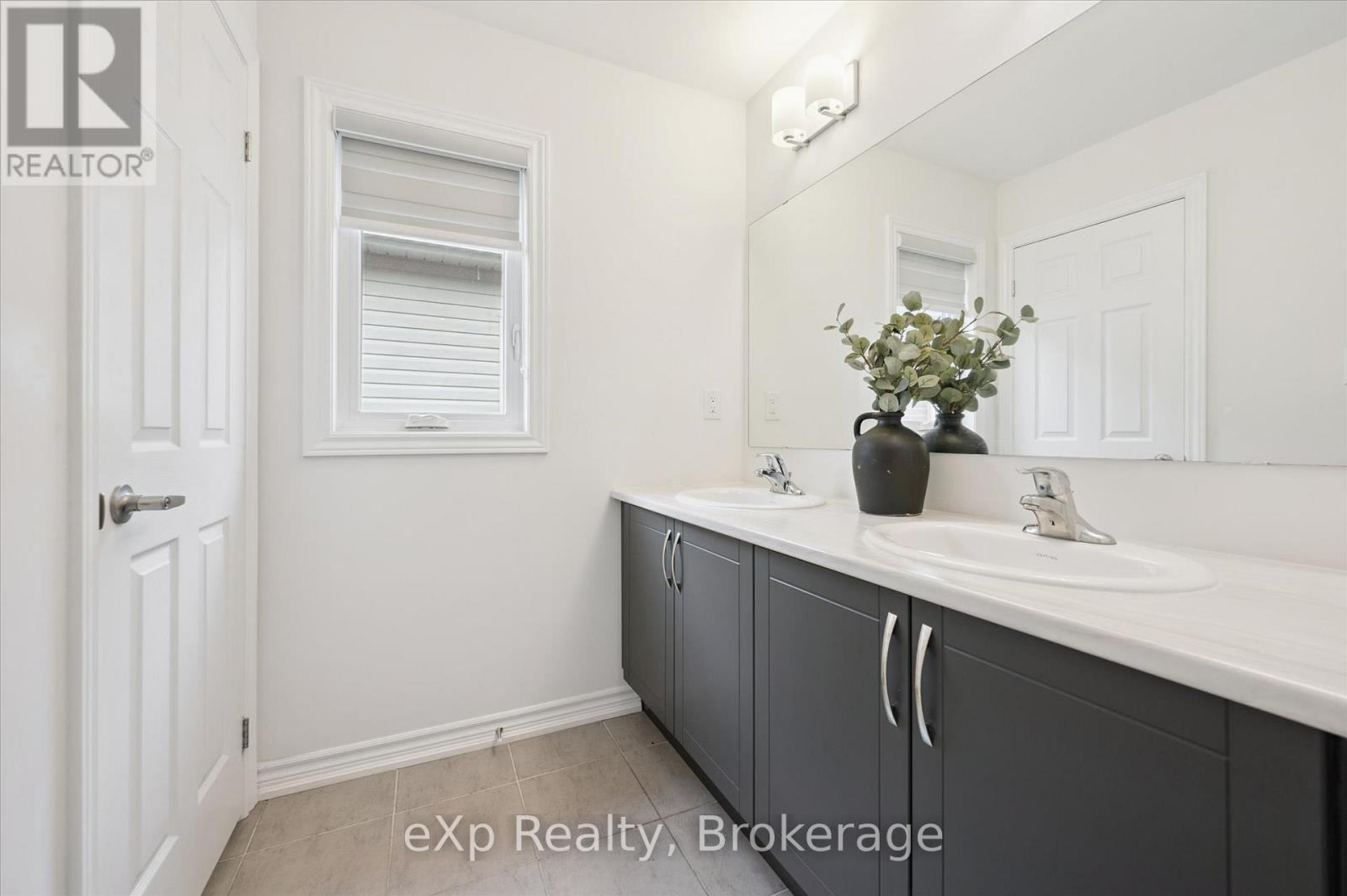 Photo 31 of 50 Elliot Avenue E, Centre Wellington ON