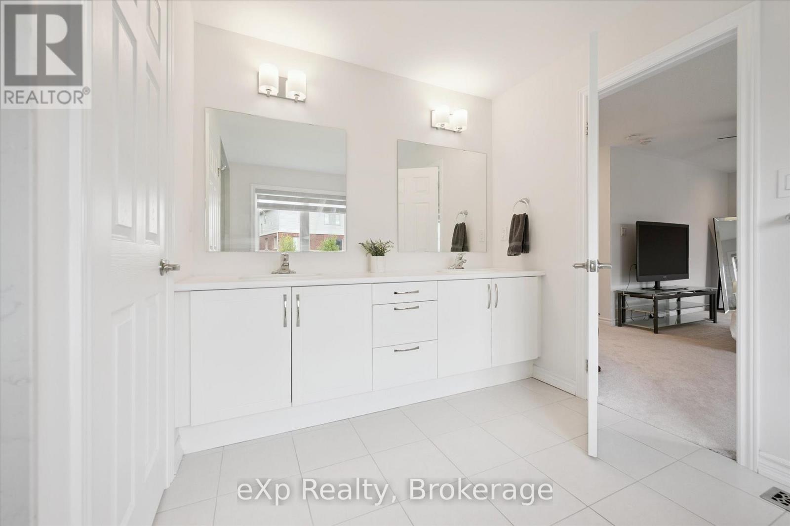 Photo 36 of 50 Elliot Avenue E, Centre Wellington ON