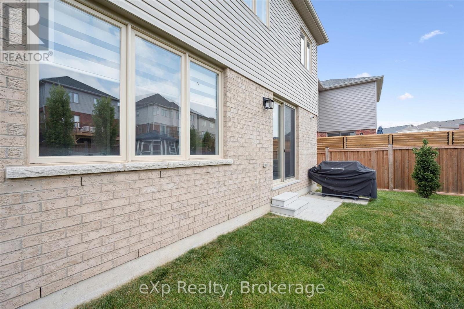 Photo 40 of 50 Elliot Avenue E, Centre Wellington ON