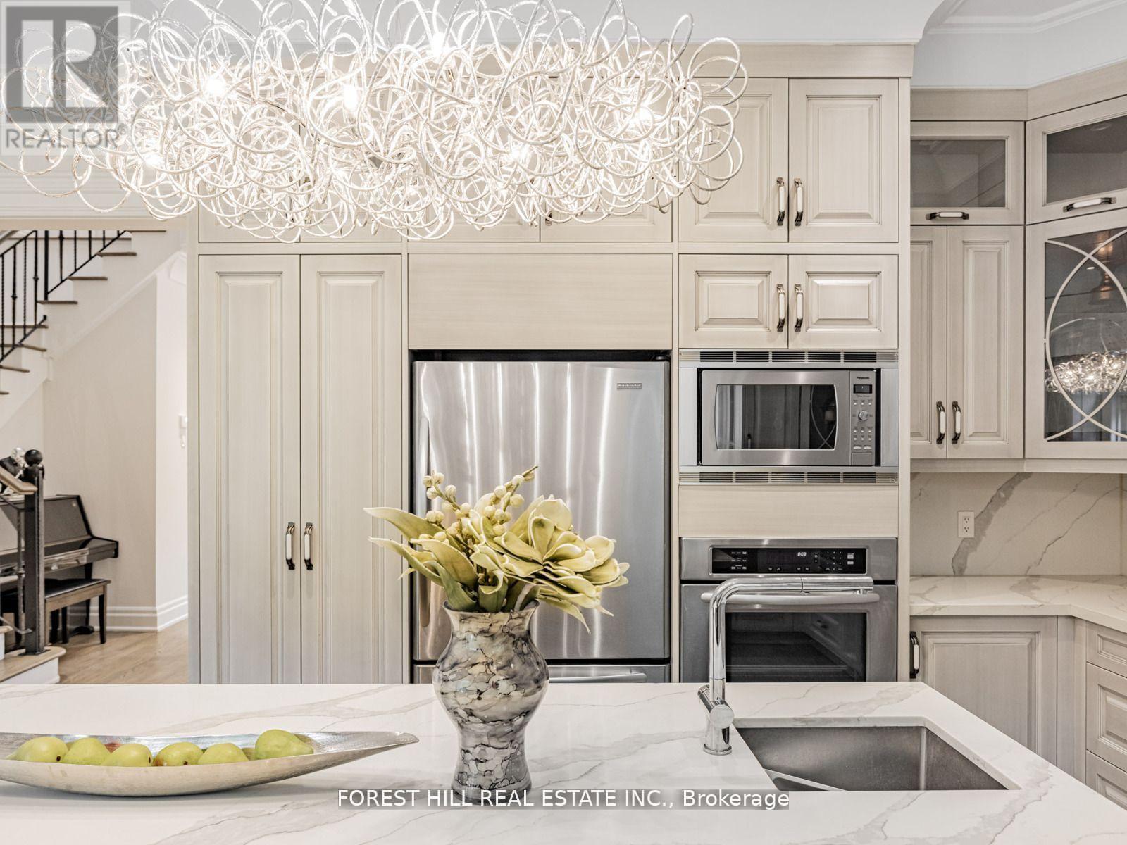 Photo 13 of 331 Connaught Avenue, Toronto ON