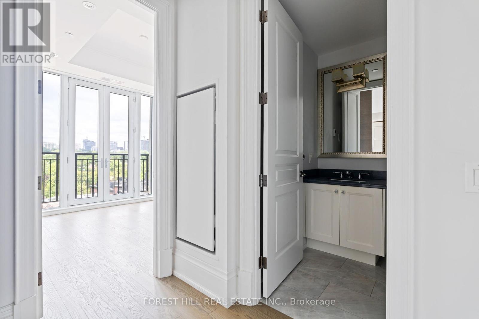 Photo 1 of 506 133 Hazelton Avenue, Toronto ON