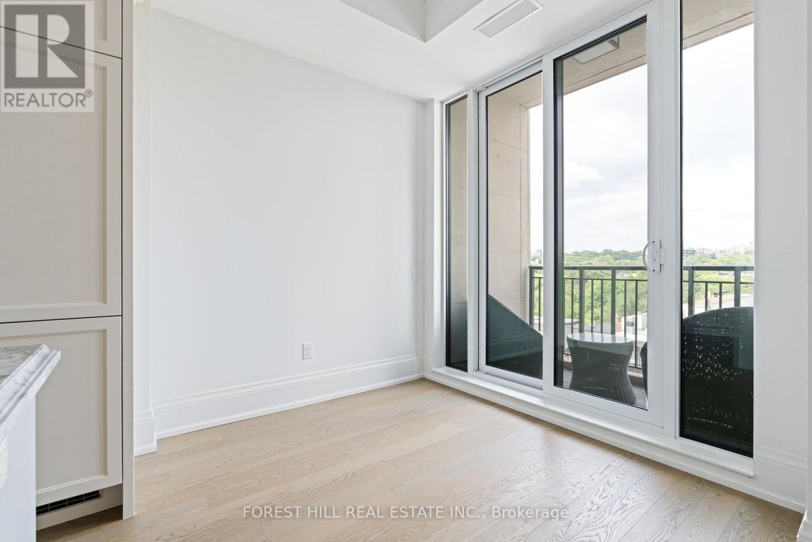 Photo 3 of 506 133 Hazelton Avenue, Toronto ON