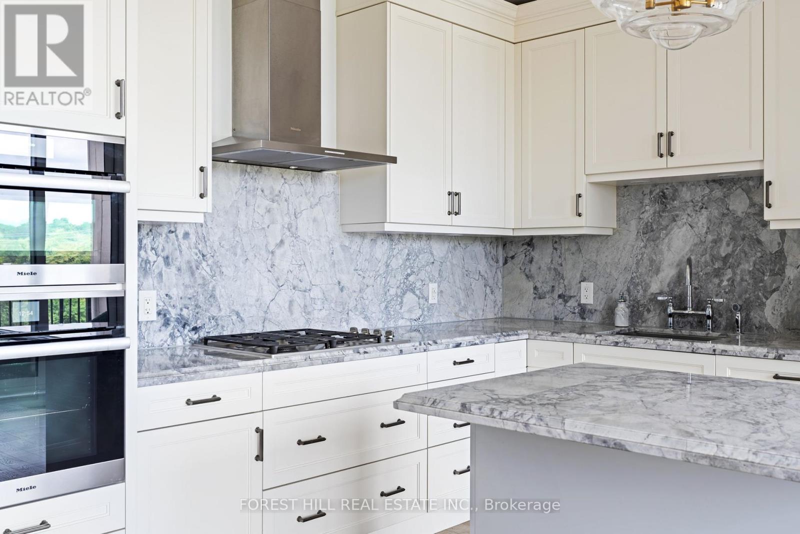 Photo 8 of 506 133 Hazelton Avenue, Toronto ON