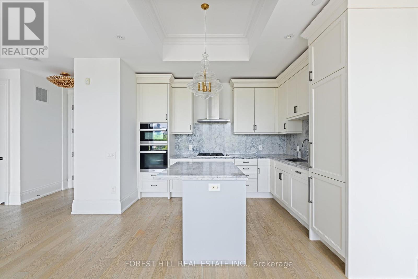 Photo 13 of 506 133 Hazelton Avenue, Toronto ON