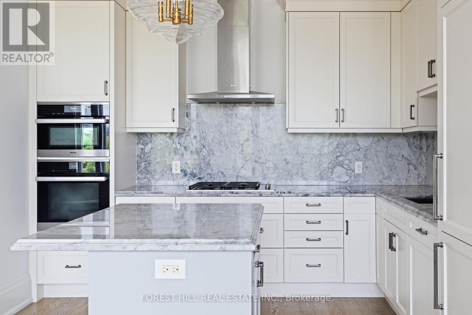 Photo 9 of 506 133 Hazelton Avenue, Toronto ON