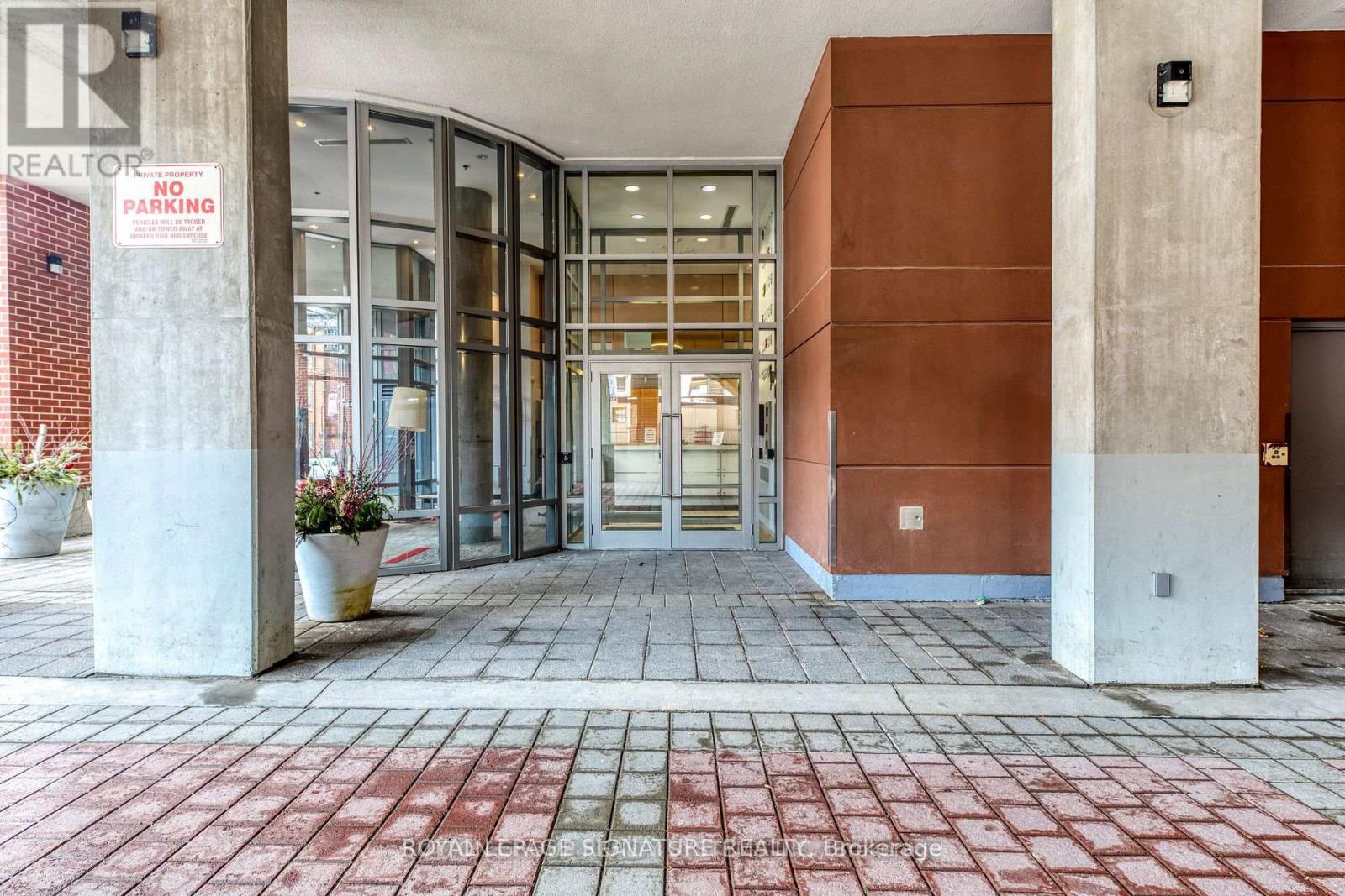 Photo 3 of 1011 255 Richmond Street E, Toronto ON