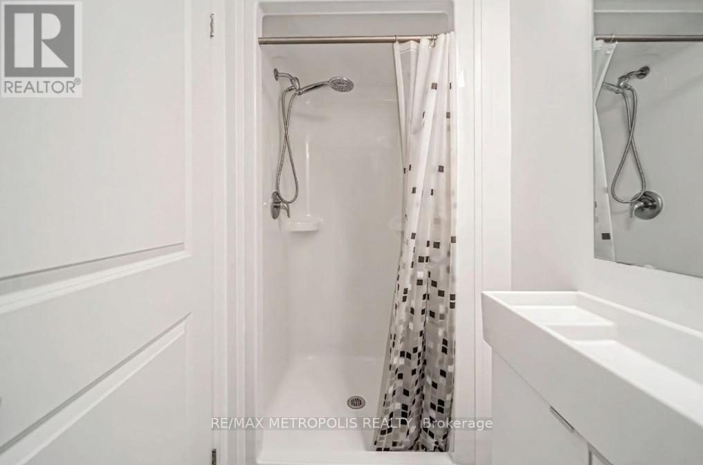 Photo 9 of 413 1900 Simcoe Street N, Oshawa ON
