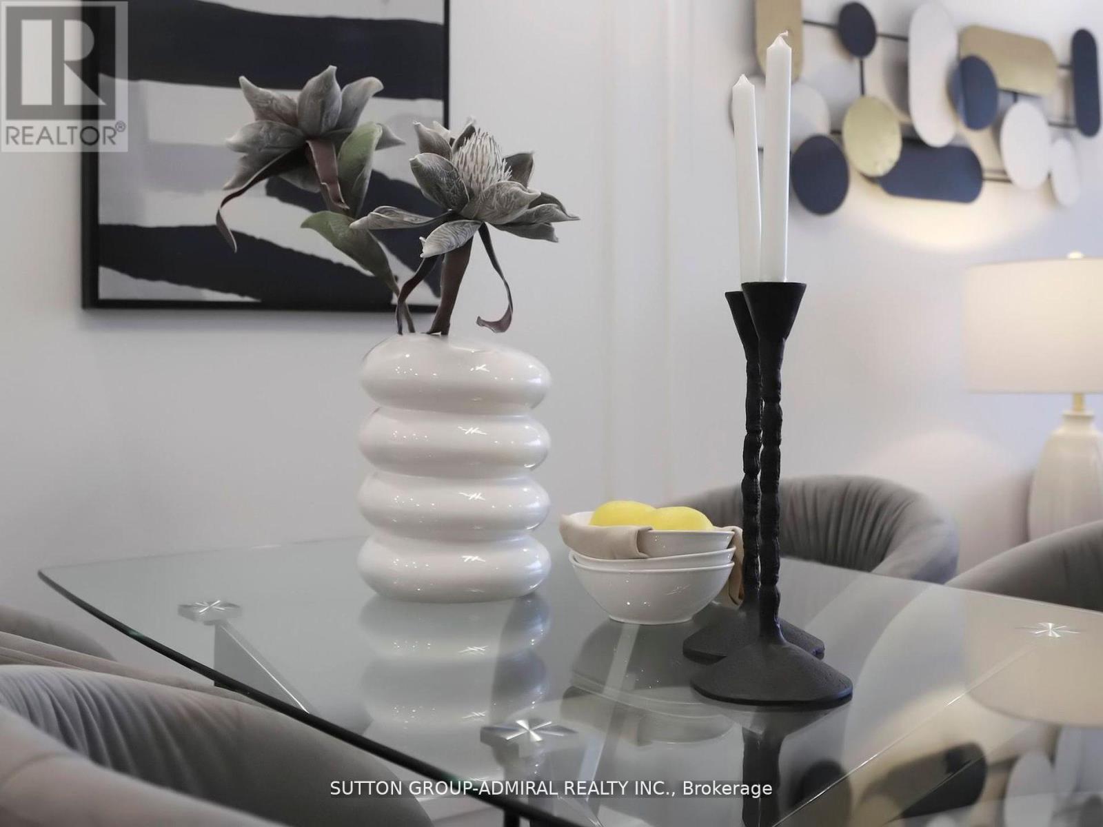 Photo 32 of 401 11 Townsgate Drive, Vaughan ON