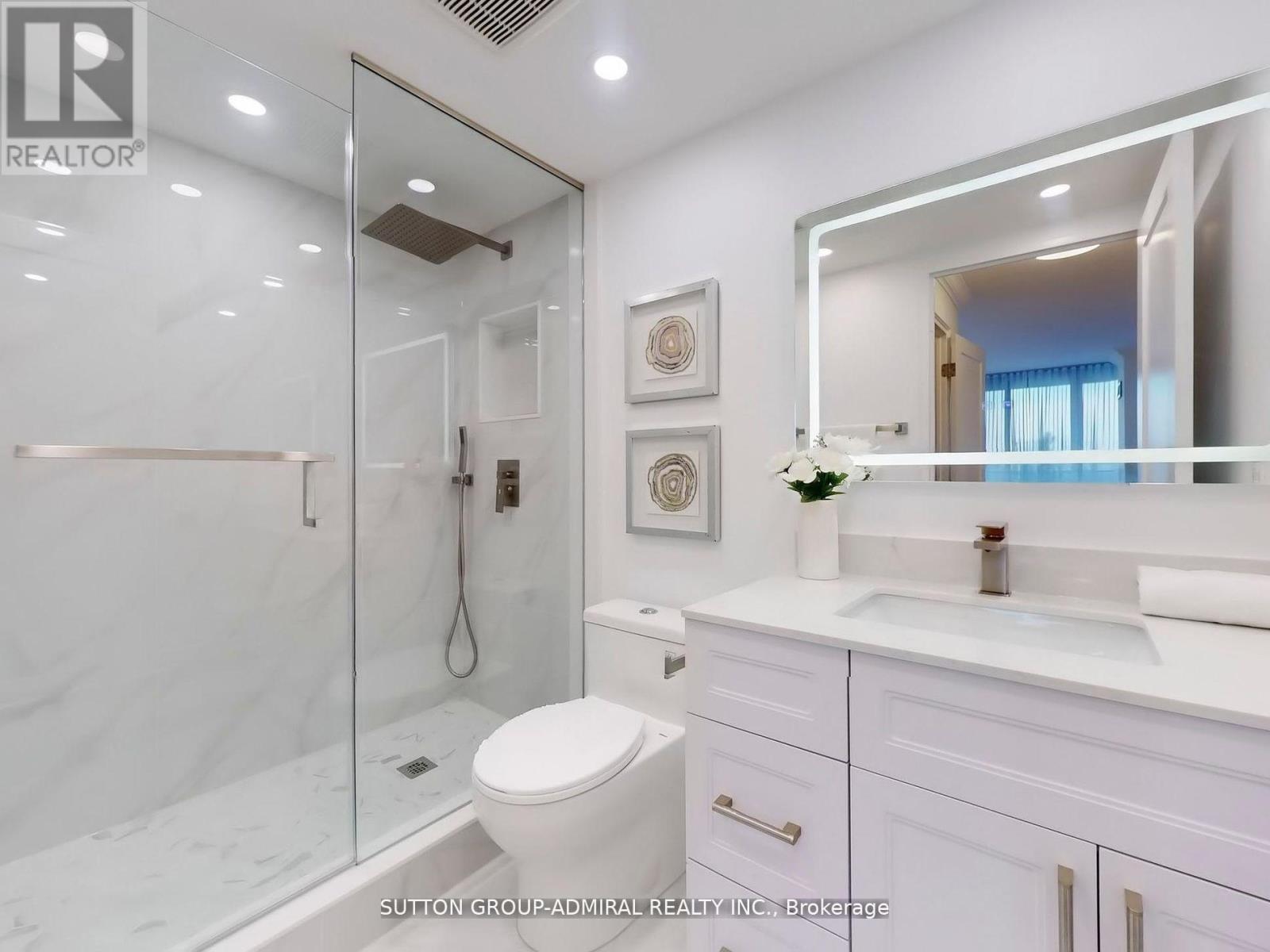 Photo 13 of 401 11 Townsgate Drive, Vaughan ON