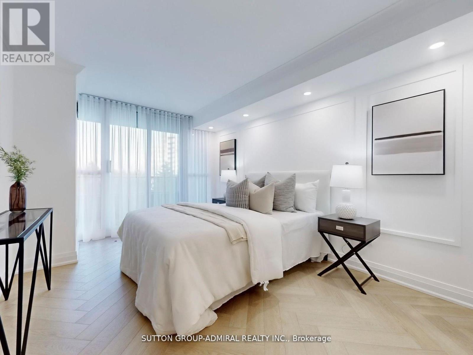Photo 29 of 401 11 Townsgate Drive, Vaughan ON